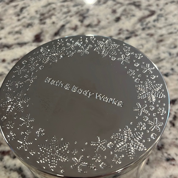 NWT bath and Bodyworks cinnamon caramel swirl candle - Picture 2 of 4